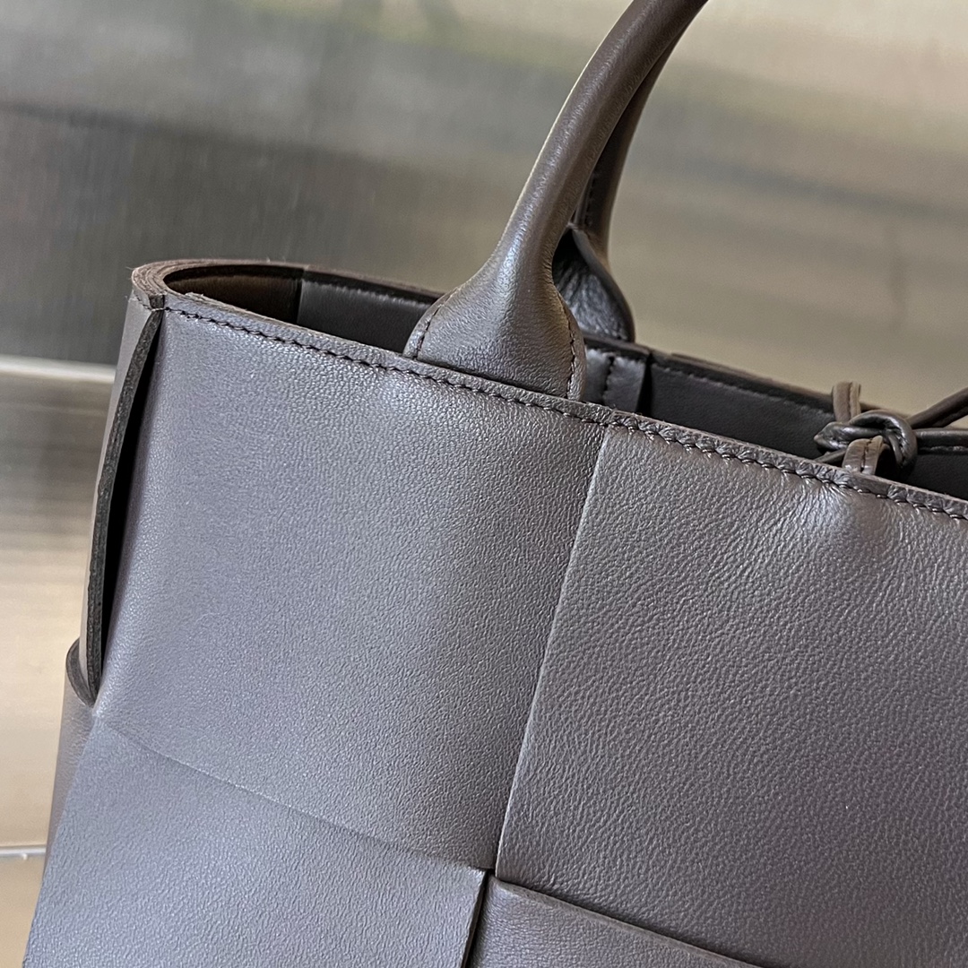 Mini Arco Intreccio Leather Tote Bag Black